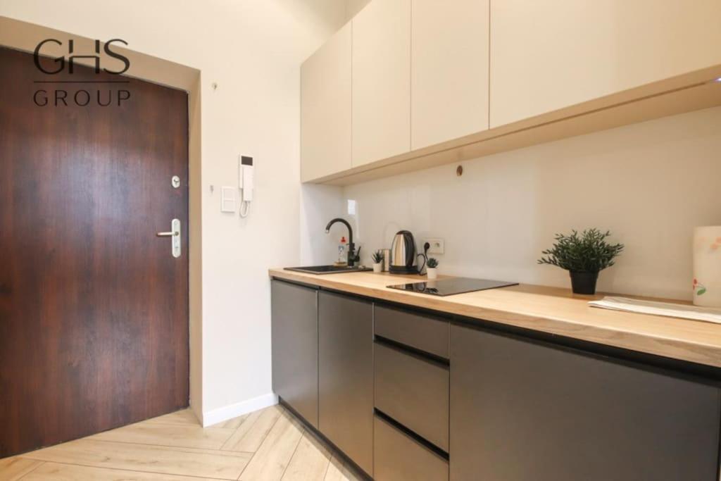 Piekny Apartament W Zabytkowej Kamienicy Краків Екстер'єр фото